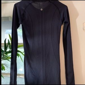 Lululemon Athletica long sleeve top